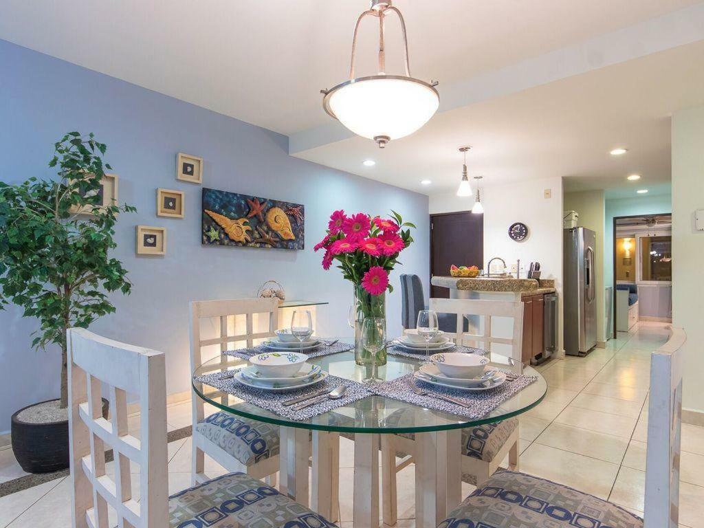 Breathtaking Villa Magna Beachfront Condo, 3 Bedrooms Sleeps 6 Нуэво-Вальярта Экстерьер фото