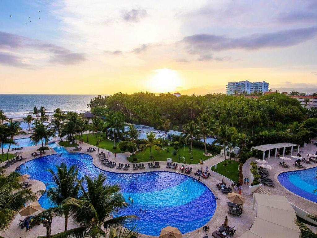 Breathtaking Villa Magna Beachfront Condo, 3 Bedrooms Sleeps 6 Нуэво-Вальярта Экстерьер фото